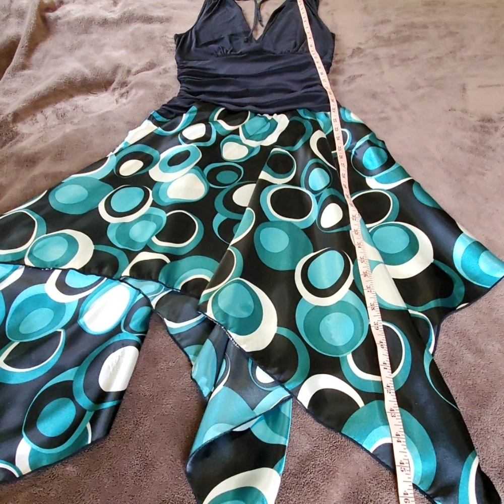 Intriguing dress! - Picture 5 of 6